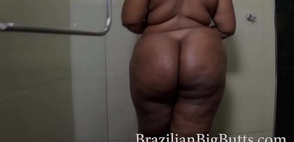  BrazilianBigButts.com huge bbw booty being observed in the bath